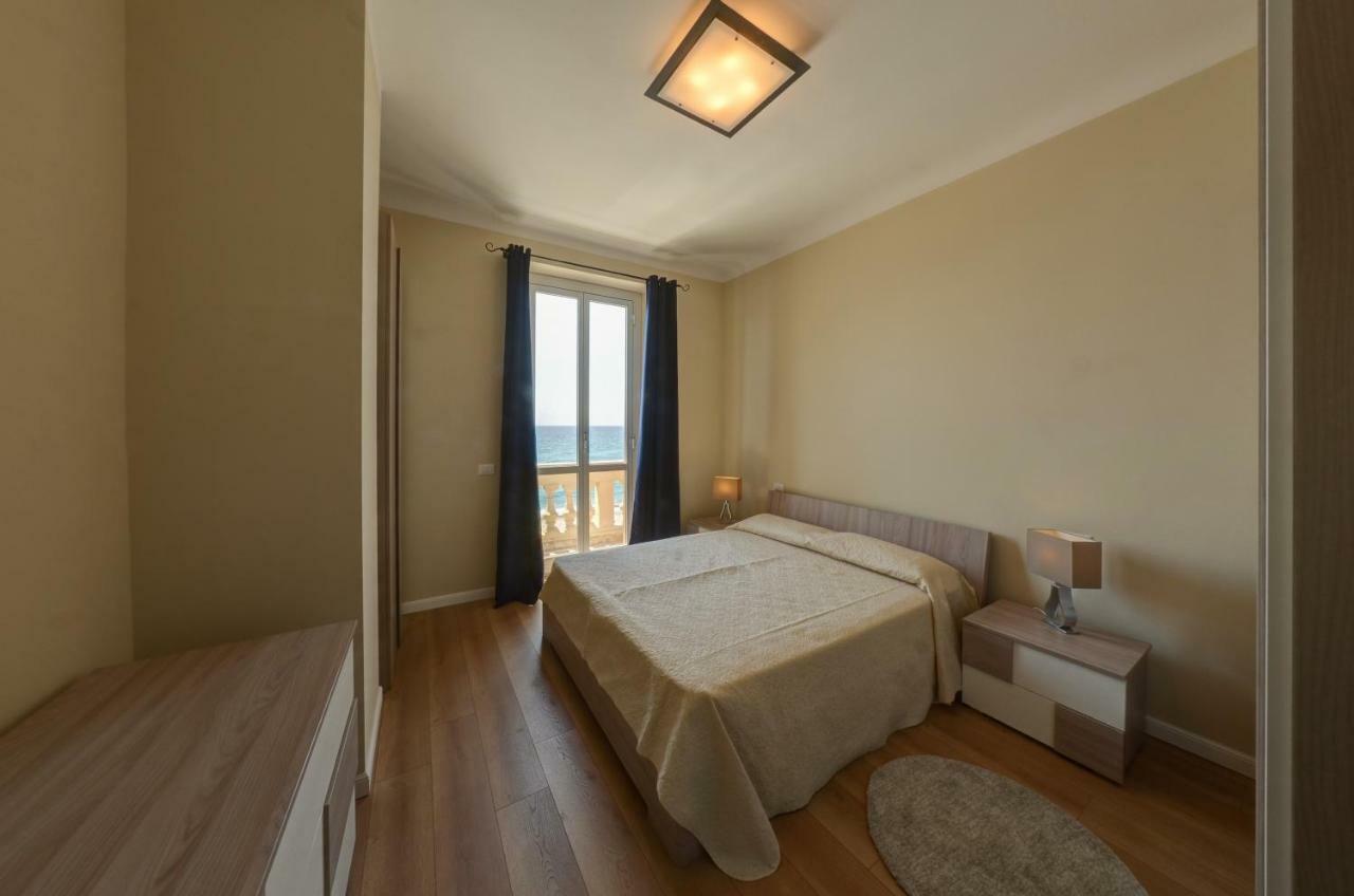 Blu Sea Apartments ปิเอตราลิกูเร ภายนอก รูปภาพ